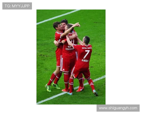 拜仁半场领先斯图加特3-1 格雷罗戴维斯破门